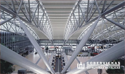 https://www.cobervickas.com.br/wp-content/uploads/2021/02/estrutura_metalica_para_aeroportos.jpg